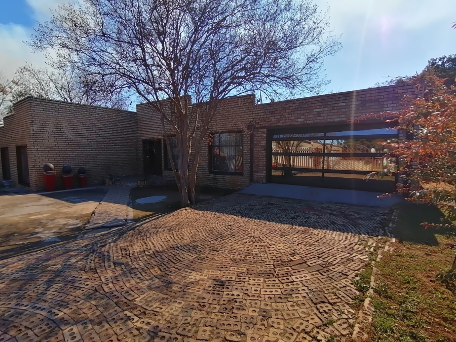 3 Bedroom Property for Sale in Roosheuwel Ext 2 North West